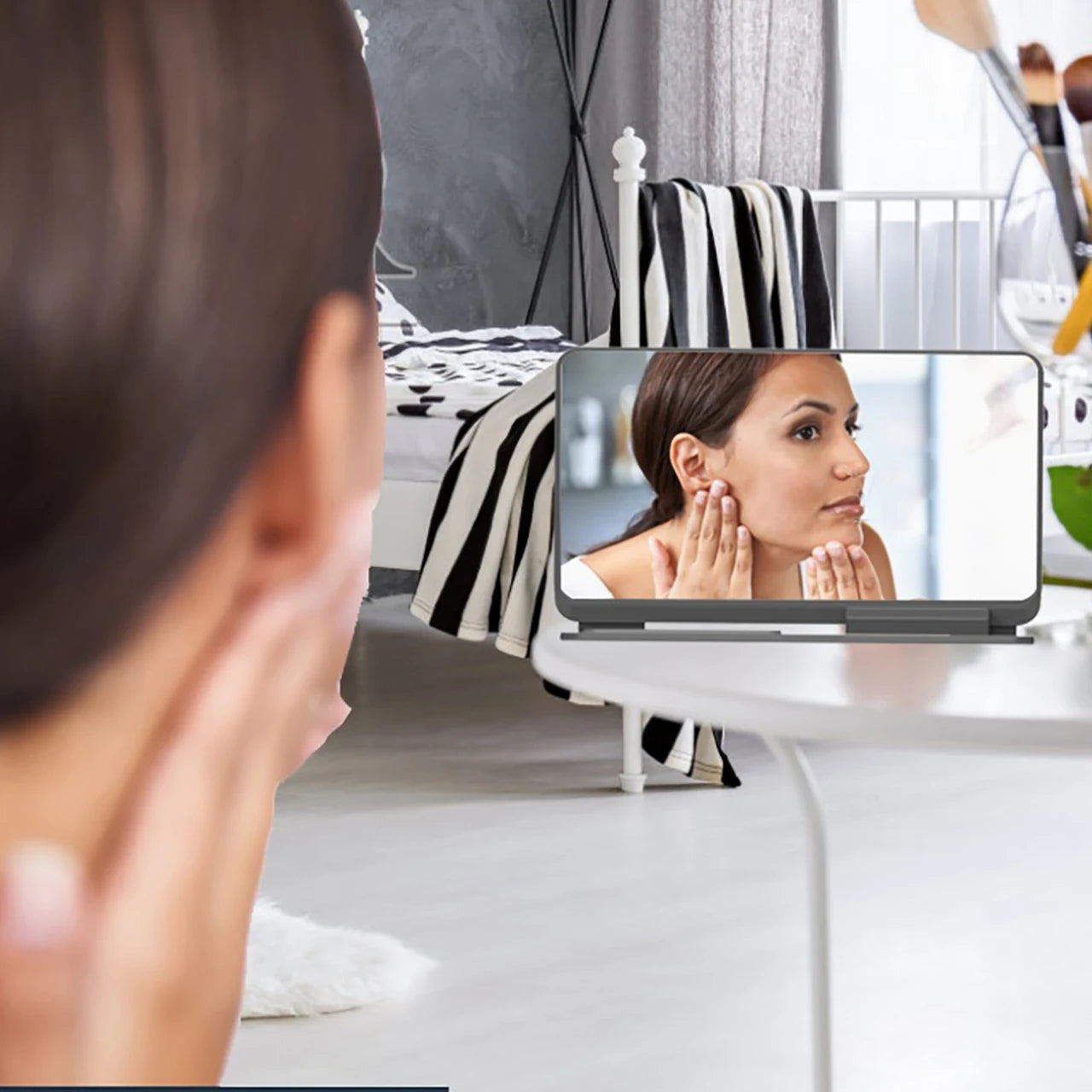 3in1 Wireless Charger 15W Fast Charging Dock Desktop LED Digital Alarm Clock for Iphone Wireless Charging Stand 2024 Hot Product